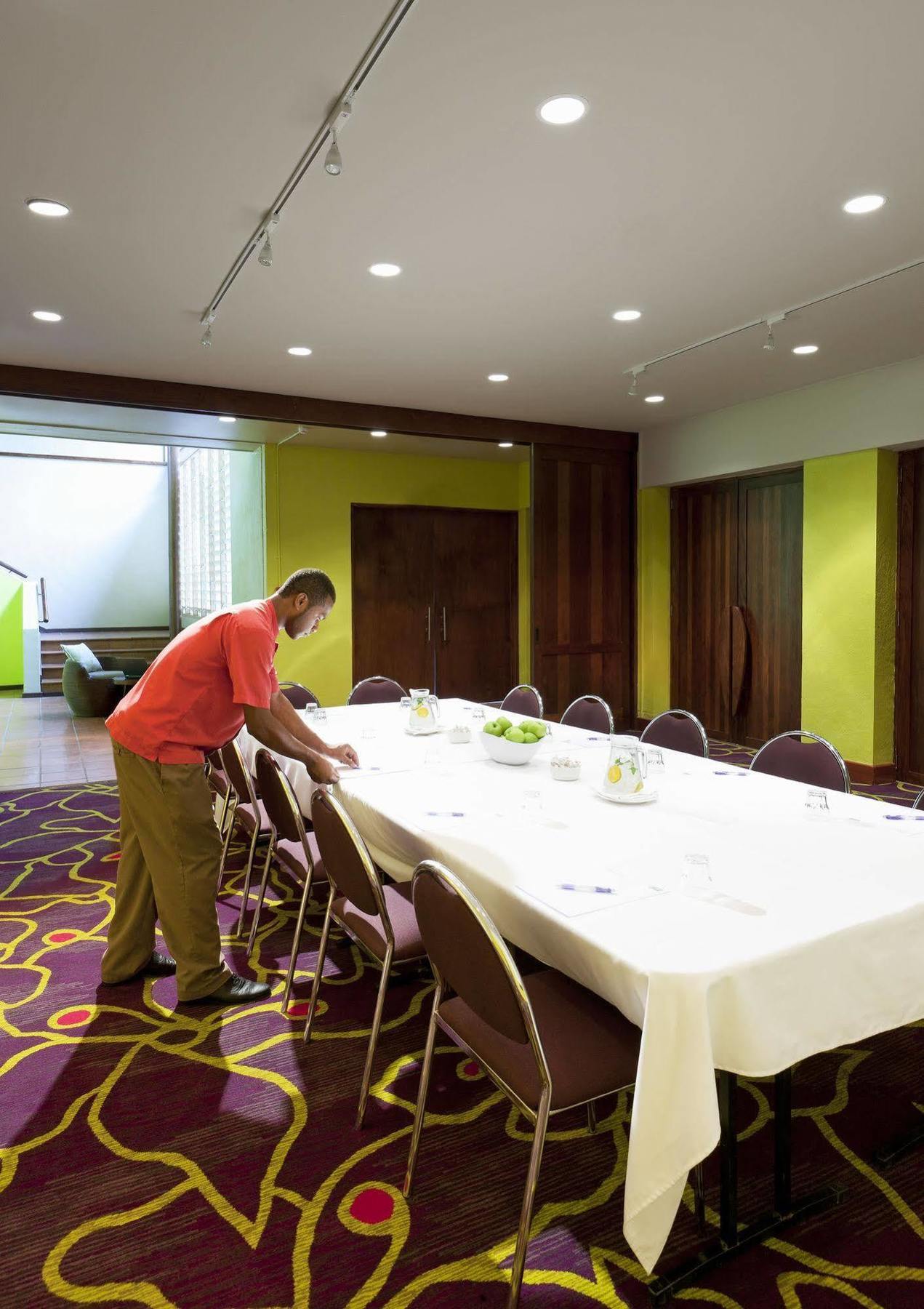 Holiday Inn Resort Vanuatu By Ihg Порт-Вила Экстерьер фото